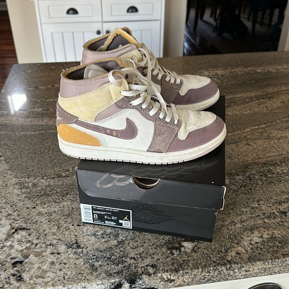 EUC air Jordan 1. Size is 8 men 91/2 women - Picture 1 of 2